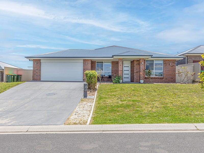 62 Graham Drive, Kelso, NSW 2795 Property Details