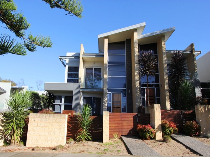 2/12 Steele Street, Cowes, Vic 3922 Property Details