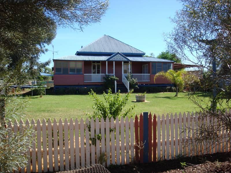 8 BARRIENS ESTATE, Charleville, Qld 4470 Property Details