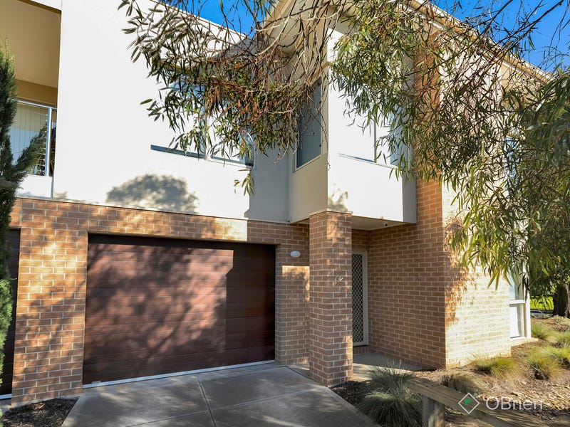 2/72 Chirnside Avenue, Werribee, VIC 3030