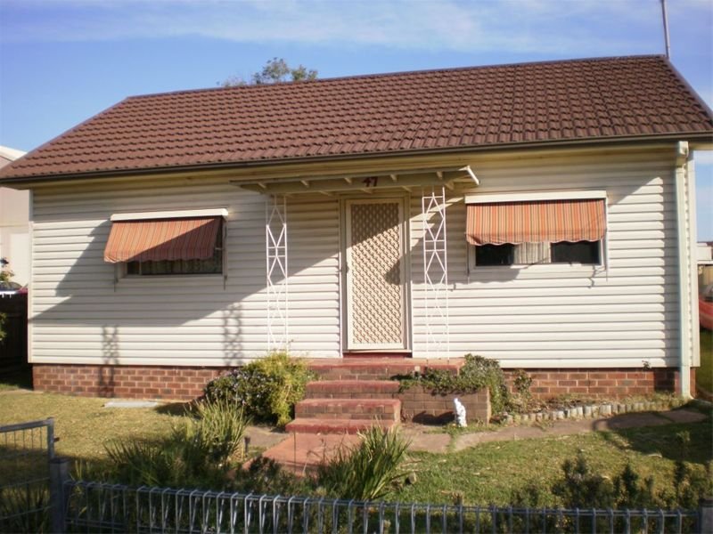 47 Griffiths Street, Oak Flats, NSW 2529
