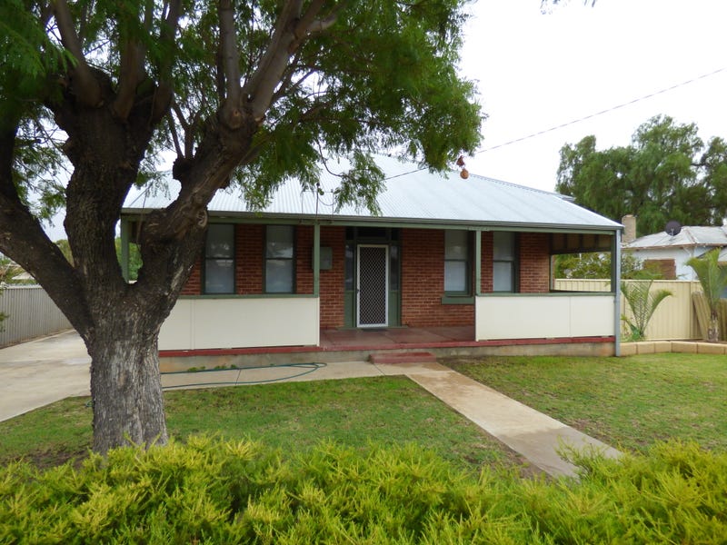 30 Kitchener Road, Merredin, WA 6415