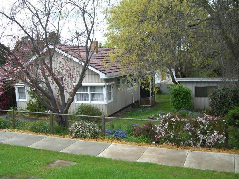 5 Young Street, Leongatha, Vic 3953 Property Details