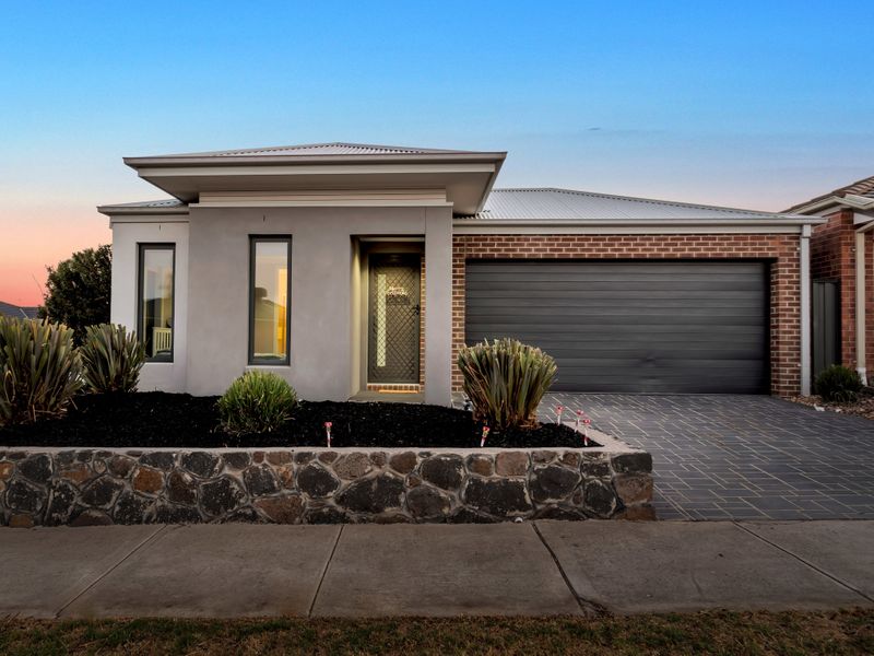 19 Peppertree Parade, Craigieburn, Vic 3064 - Property Details