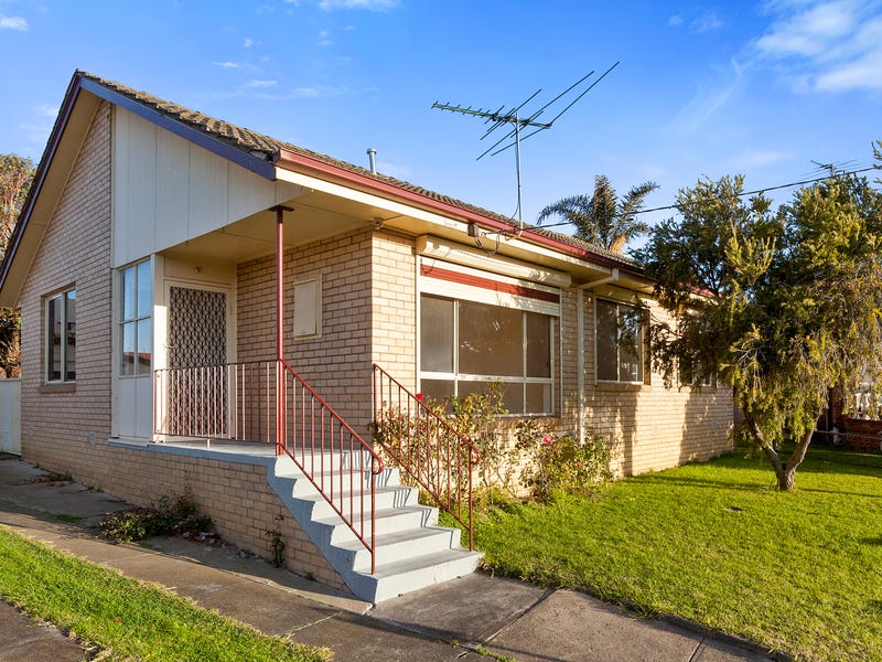 4 Cooma Court, North Geelong, VIC 3215