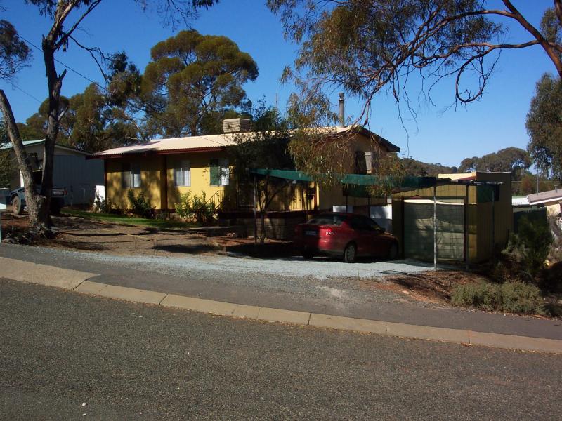 2 Sandalwood Lane, Kambalda East, WA 6442