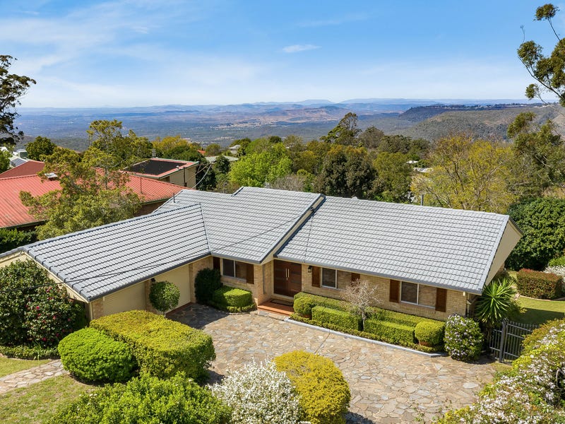 7 Hilltop Cres, Blue Mountain Heights, QLD 4350