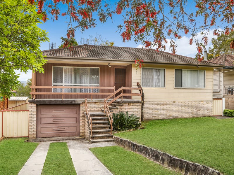 11 Priestley Parade, Point Clare, NSW 2250
