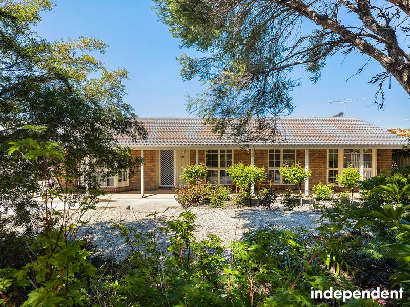 19 Robertson Street, Queanbeyan West, NSW 2620