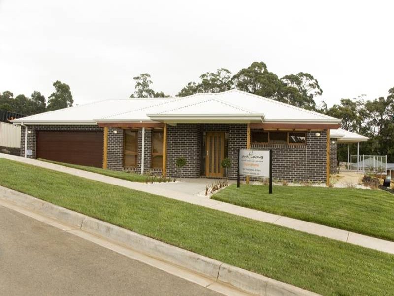 9 Waterside Drive, Drouin, Vic 3818 Property Details