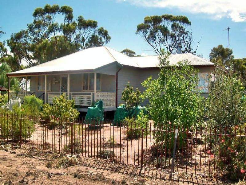 17 RAGLAN STREET, Pingelly, WA 6308 Property Details