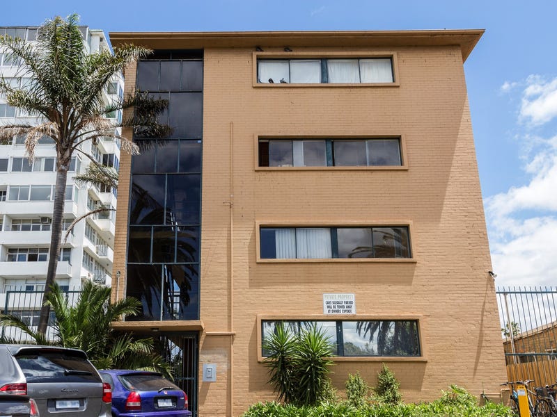 2/11 Marine Parade, St Kilda, VIC 3182