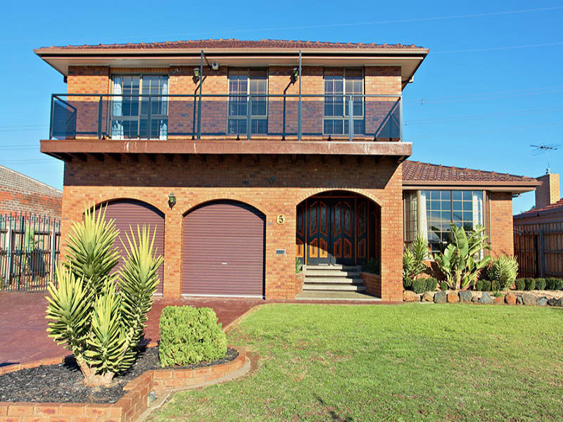 5 Burrowye Cres, Taylors Lakes, VIC 3038