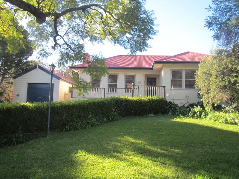 120 Upper Street, East Tamworth, NSW 2340