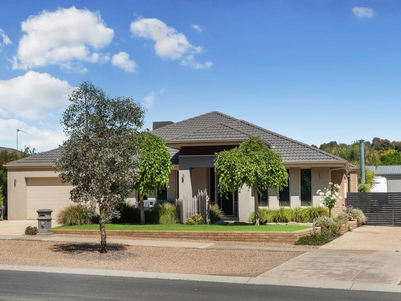 70 Carolyn Way, Maiden Gully, VIC 3551