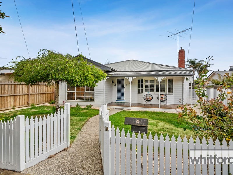 18 Gladstone Street, Hamlyn Heights, VIC 3215