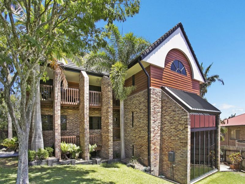 5 Preston Place, Brookfield, Qld 4069 Property Details