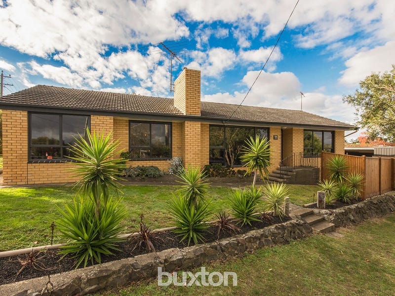 11 Montpellier Drive, Highton, VIC 3216