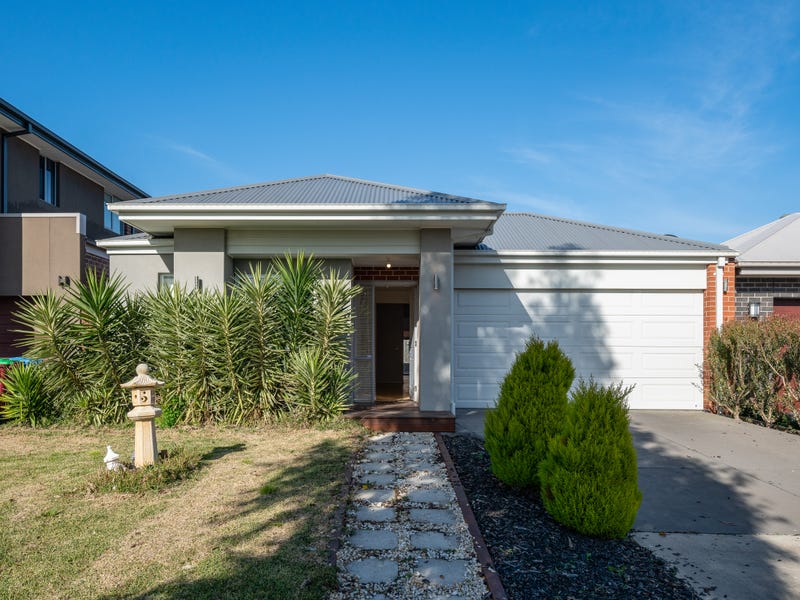 8 Springleaf Avenue, Clyde North, VIC 3978 - realestate.com.au