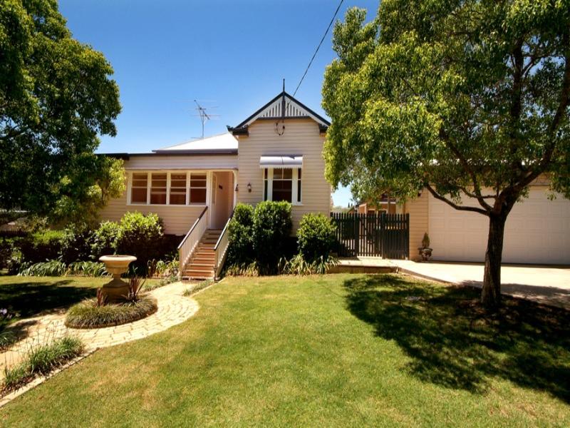 98 Mackenzie Street, East Toowoomba, QLD 4350