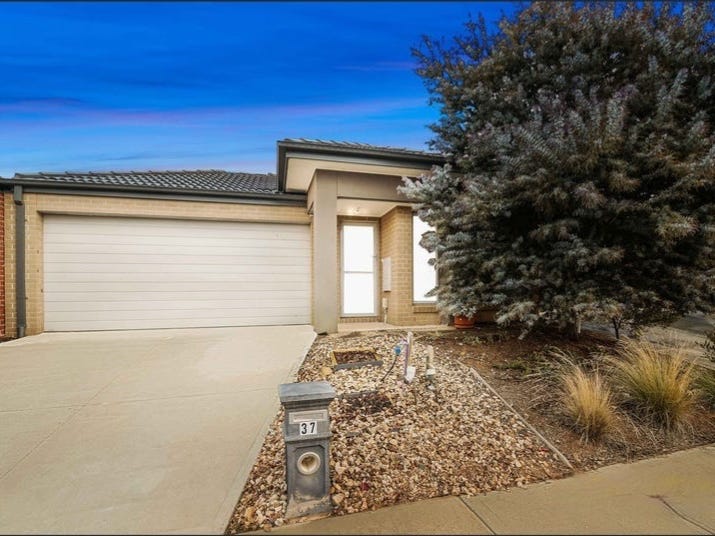 37 Toolern Waters Drive, Weir Views, VIC 3338