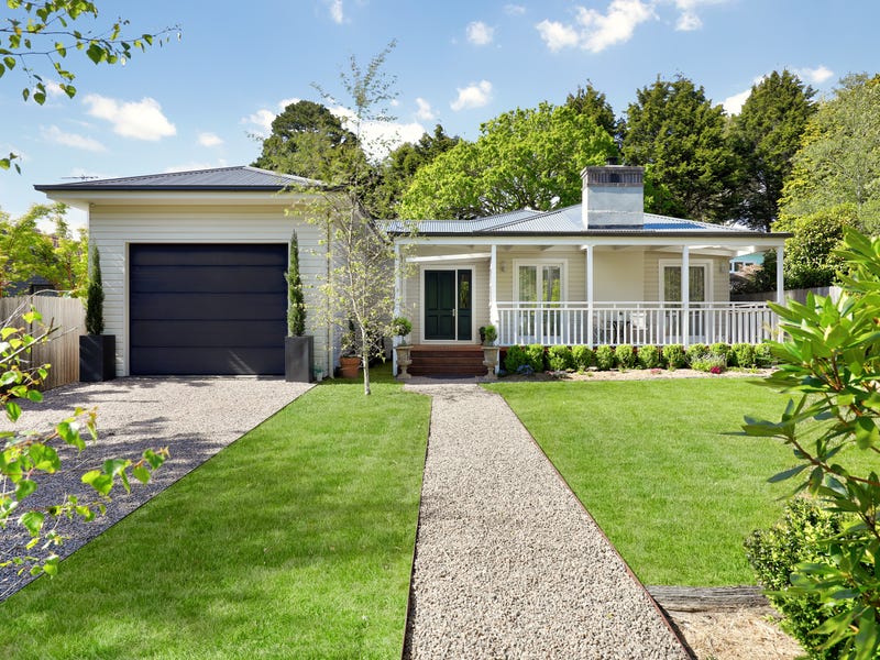 17 Brentwood Avenue, Blackheath, NSW 2785 Property Details