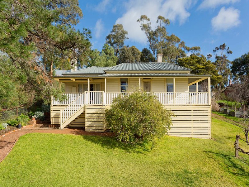 49 Farnsworth Street, Castlemaine, Vic 3450 Property Details