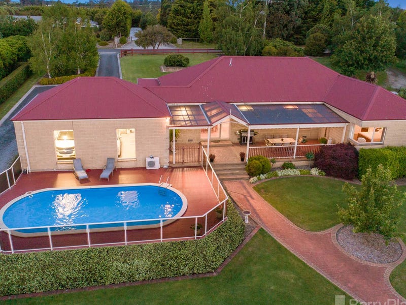 10 Pepperell Drive, Drouin, Vic 3818 Property Details