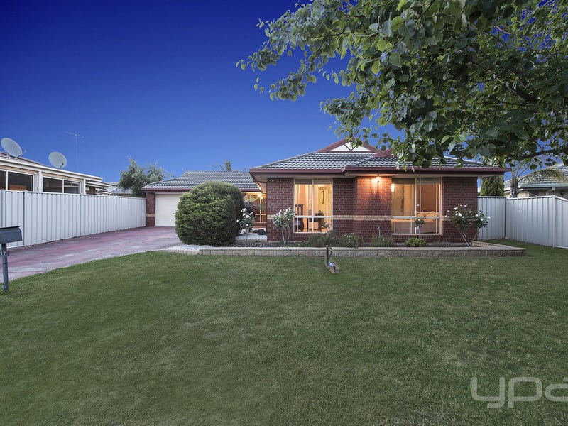 17 Elphinstone Way, Caroline Springs, VIC 3023 17 Elphinstone Way, Caroline Springs, VIC 3023