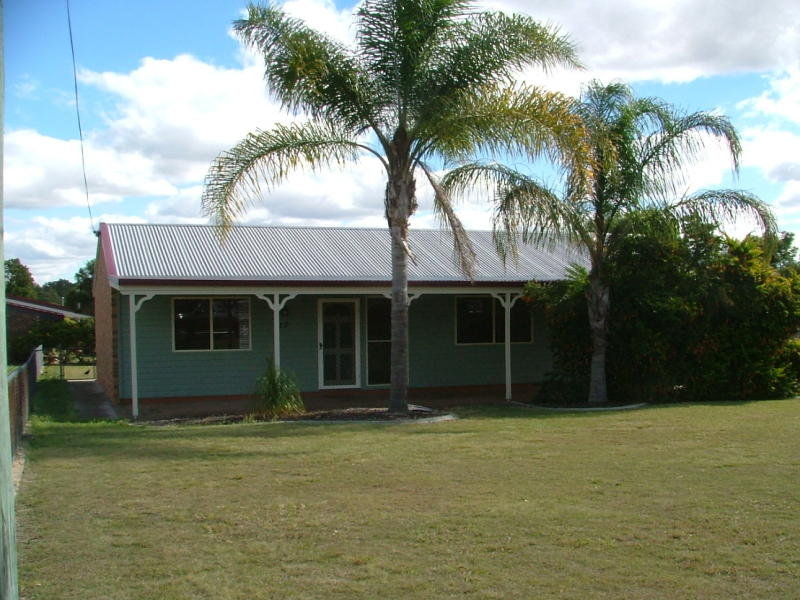 27 Bunker Avenue, Nanango, QLD 4615