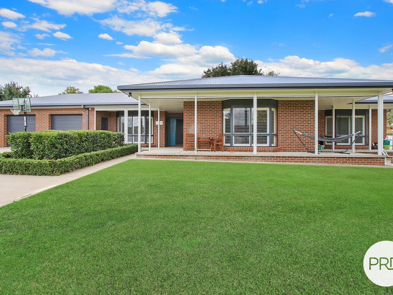 12 Highgrove Place, West Albury, NSW 2640
