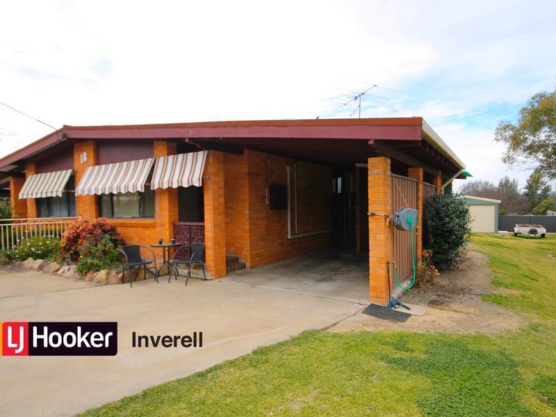 2/18 Warialda Road, Inverell, NSW 2360 Property Details