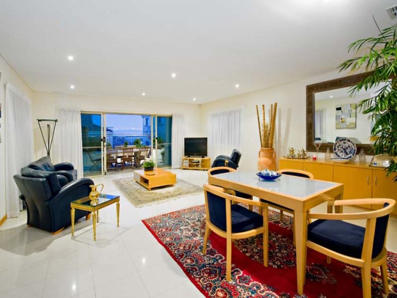 View of Luxury Hotel in Downtown Houston | Four Seasons Hotel Houston