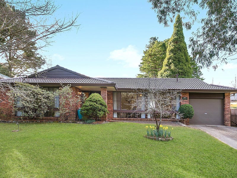 19 Beatty Road, Wentworth Falls, NSW 2782