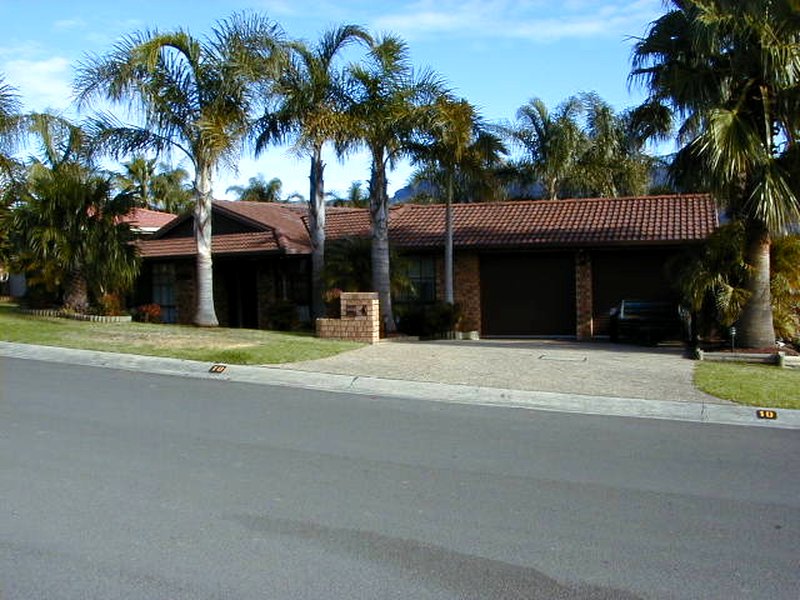 10 Lucas Drive, Horsley, NSW 2530