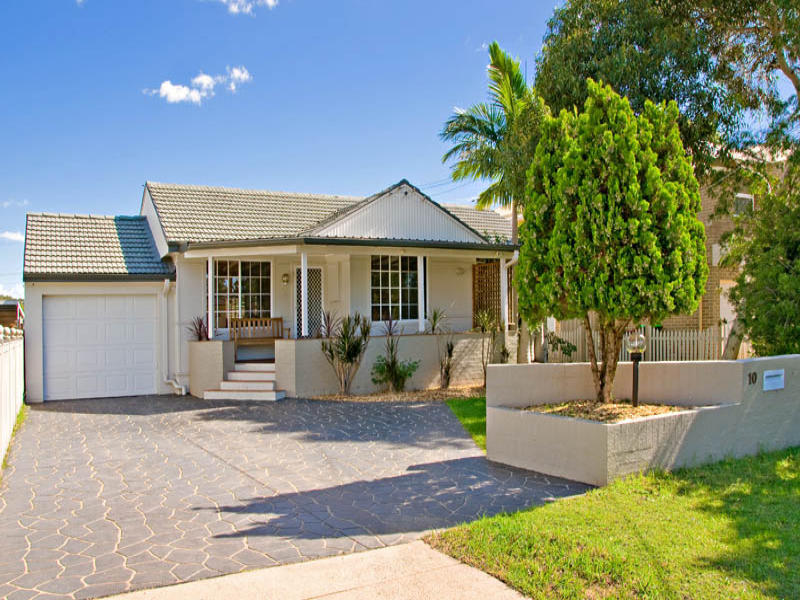 10 Damour Street, Holsworthy, NSW 2173 Property Details