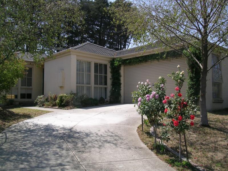 6 Millgrove Way, Berwick, VIC 3806