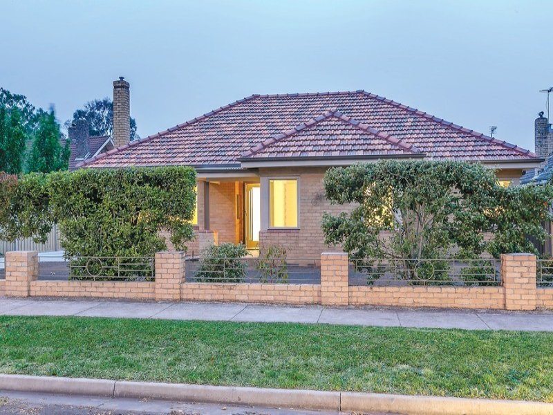 1/222 Forest Street, Wendouree, Vic 3355 Property Details