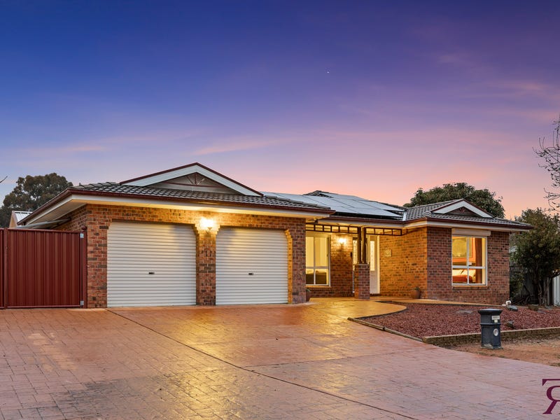 24 Buckmaster Crescent, Dunlop, ACT 2615 Property Details
