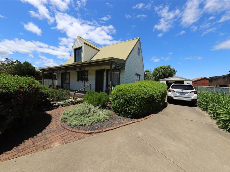 31 Lynch Street, Adelong, NSW 2729 Property Details