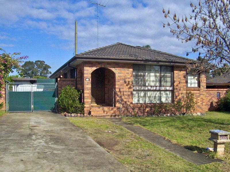 242 Banks Drive, St Clair, NSW 2759