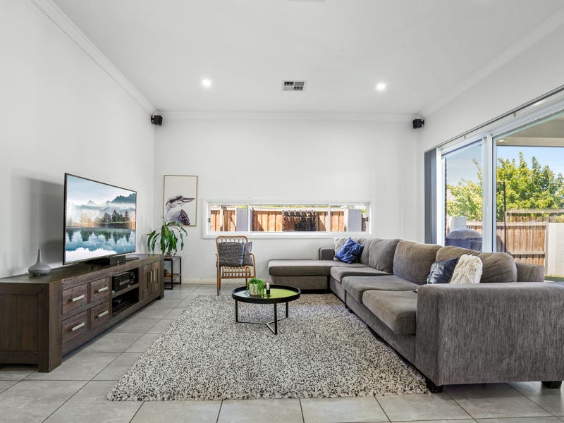 9 Baw Baw Ave, Minto, NSW 2566 Property Details