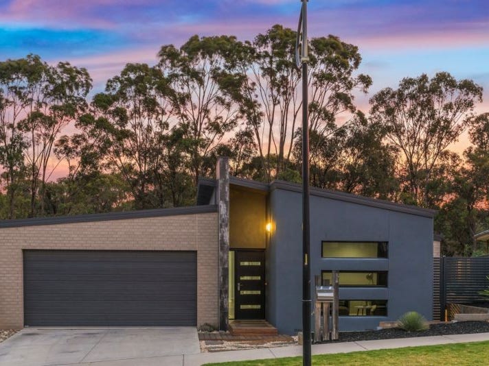 9 Bentley Terrace, Quarry Hill, VIC 3550