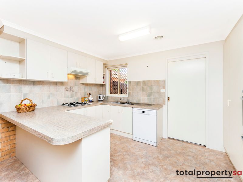 6 Thornhill Crescent, Dunlop, ACT 2615 Property Details