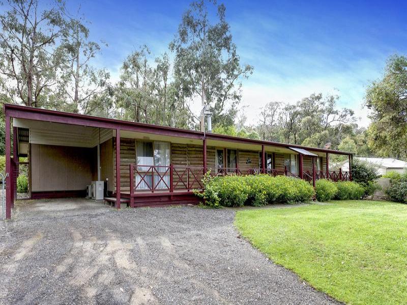 4 Simmons Close, Cockatoo, Vic 3781 Property Details