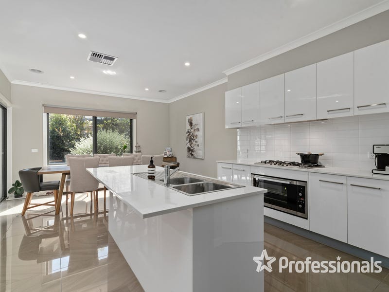 2/1 Carlyle Street, Croydon, VIC 3136