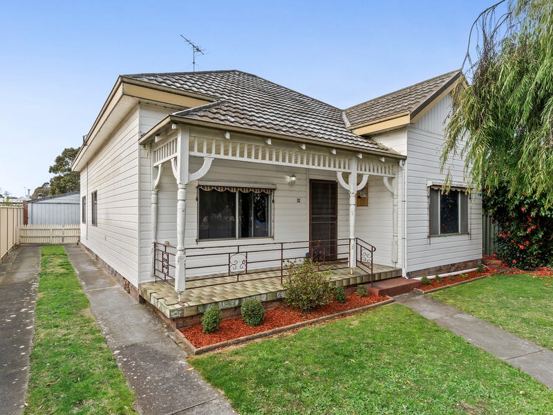 32 Hart Street, Colac, Vic 3250 House for Rent