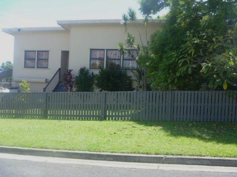 7 Schneider Avenue, Labrador, QLD 4215