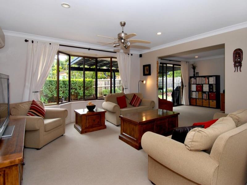 39 Greenford Street, Chapel Hill, QLD 4069