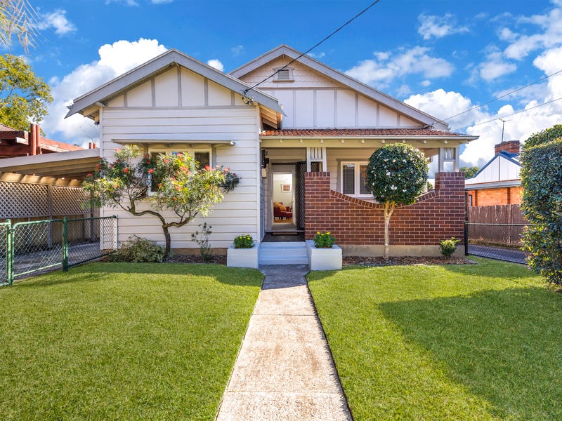 Houses for Sale in Waitara, NSW 2077